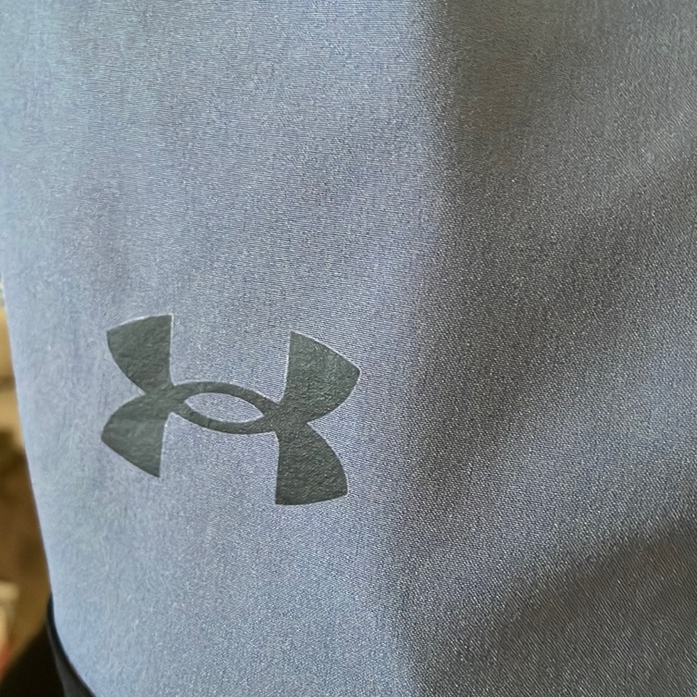 Men’s Underarmour Shorts large
